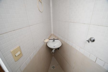 Banheiro de kitnet/studio para alugar com 1 quarto, 16m² em Cidade Universitária, Campinas
