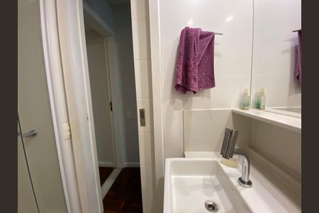 Apartamento à venda com 73m², 2 quartos e 2 vagasBnaheiro 