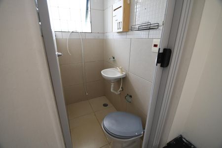 Banheiro de kitnet/studio para alugar com 1 quarto, 17m² em Cidade Universitária, Campinas