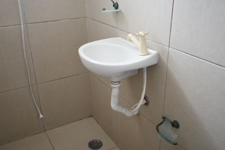 Banheiro de kitnet/studio para alugar com 1 quarto, 17m² em Cidade Universitária, Campinas