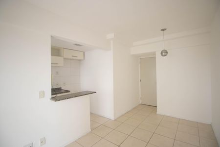 Sala de apartamento para alugar com 1 quarto, 38m² em Colubandê, São Gonçalo