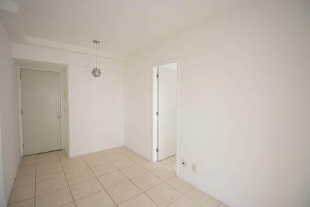 Sala de apartamento para alugar com 1 quarto, 38m² em Colubandê, São Gonçalo