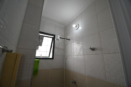 Banheiro de kitnet/studio para alugar com 1 quarto, 15m² em Cidade Universitária, Campinas