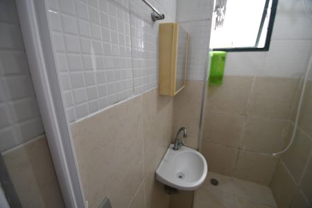 Banheiro de kitnet/studio para alugar com 1 quarto, 15m² em Cidade Universitária, Campinas