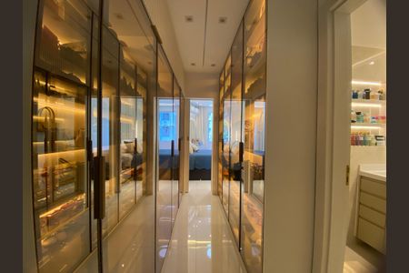 Apartamento à venda com 83m², 2 quartos e sem vagaCloset suíte 