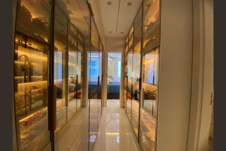 Apartamento à venda com 83m², 2 quartos e sem vagaCloset suíte 