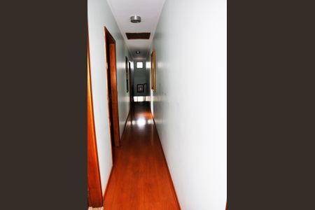 Casa à venda com 186m², 3 quartos e 6 vagas Casa à venda com 186m², 3 quartos e 6 vagasDetalhe - Corredor dos Quartos