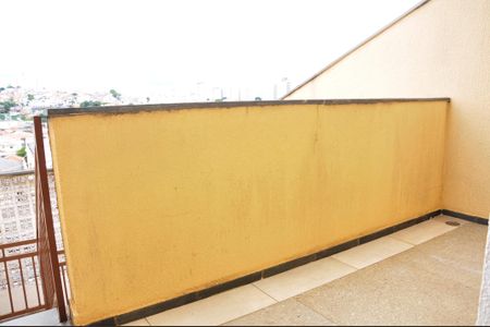 Casa à venda com 186m², 3 quartos e 6 vagas Casa à venda com 186m², 3 quartos e 6 vagasDetalhe - Varanda