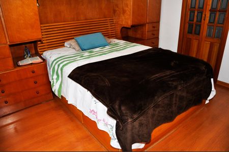 Casa à venda com 186m², 3 quartos e 6 vagas Casa à venda com 186m², 3 quartos e 6 vagasDetalhe - Quarto 01 com Suíte