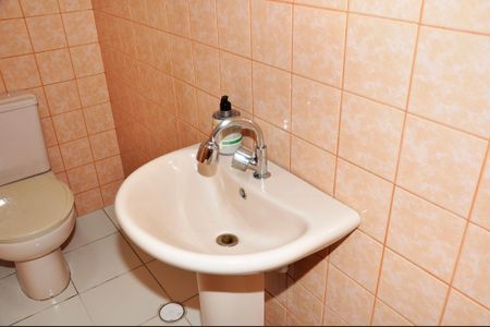 Casa à venda com 186m², 3 quartos e 6 vagas Casa à venda com 186m², 3 quartos e 6 vagasDetalhe - Lavabo
