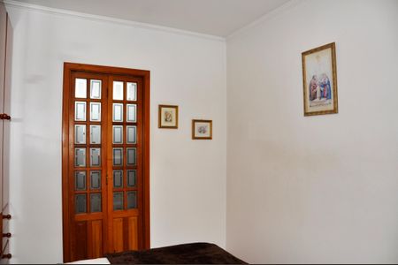 Casa à venda com 186m², 3 quartos e 6 vagas Casa à venda com 186m², 3 quartos e 6 vagasDetalhe - Quarto 01 com Suíte