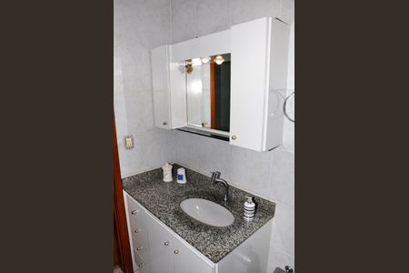 Casa à venda com 186m², 3 quartos e 6 vagas Casa à venda com 186m², 3 quartos e 6 vagasDetalhe - Banheiro Social