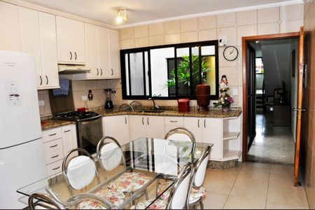 Casa à venda com 186m², 3 quartos e 6 vagas Casa à venda com 186m², 3 quartos e 6 vagasDetalhe - Cozinha