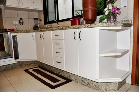 Casa à venda com 186m², 3 quartos e 6 vagas Casa à venda com 186m², 3 quartos e 6 vagasDetalhe - Cozinha