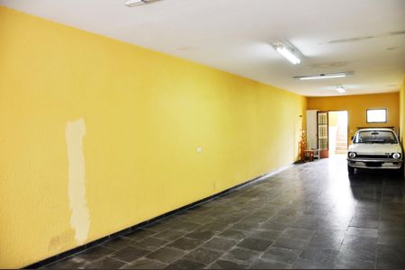 Casa à venda com 186m², 3 quartos e 6 vagas Casa à venda com 186m², 3 quartos e 6 vagasGaragem