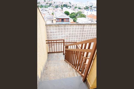 Casa à venda com 186m², 3 quartos e 6 vagas Casa à venda com 186m², 3 quartos e 6 vagasDetalhe - Escada Quinta e Garagem