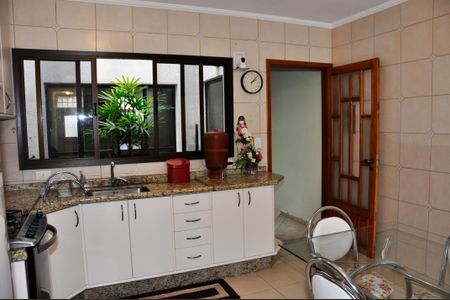 Casa à venda com 186m², 3 quartos e 6 vagas Casa à venda com 186m², 3 quartos e 6 vagasDetalhe - Cozinha