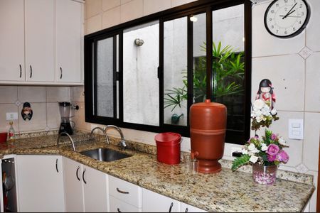 Casa à venda com 186m², 3 quartos e 6 vagas Casa à venda com 186m², 3 quartos e 6 vagasDetalhe - Cozinha