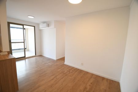 Sala de apartamento para alugar com 3 quartos, 75m² em Vila Itapura, Campinas