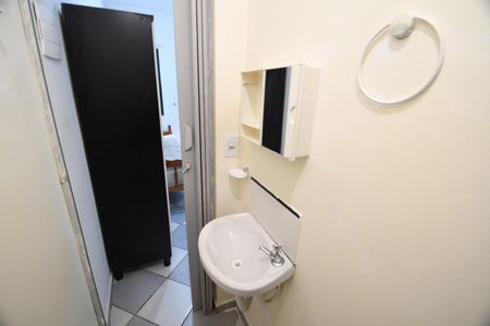 Banheiro de kitnet/studio para alugar com 1 quarto, 19m² em Cidade Universitária, Campinas