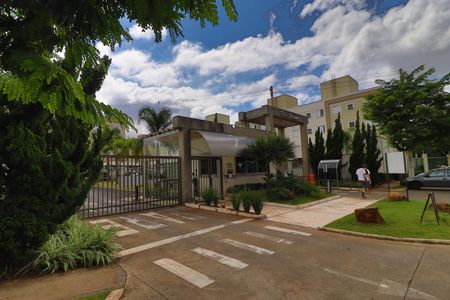 Apartamento para alugar com 43m², 2 quartos e 1 vagaFachada e portaria