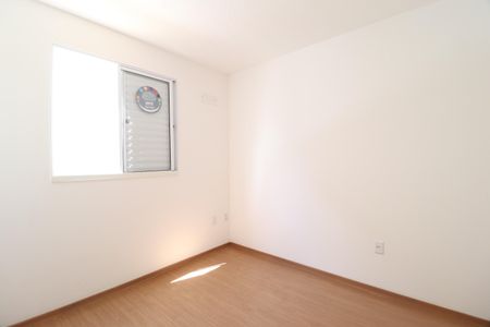 Quarto 1 de apartamento para alugar com 2 quartos, 43m² em Jardim Holanda, Uberlândia