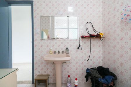 Casa à venda com 120m², 2 quartos e 2 vagasBanheiro 1