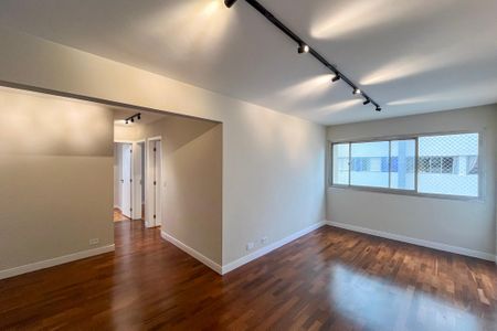 Sala de apartamento para alugar com 4 quartos, 75m² em Vila Gumercindo, São Paulo