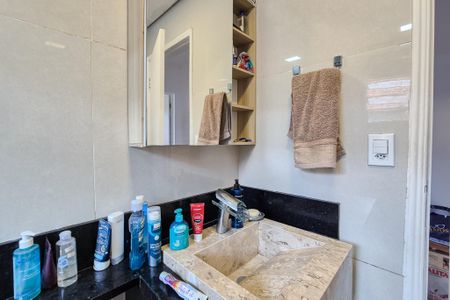 Casa à venda com 156m², 2 quartos e 2 vagasBanheiro Social