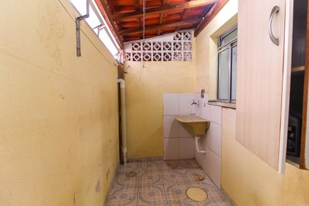 Casa de condomínio à venda com 70m², 2 quartos e 1 vagaÁrea comum