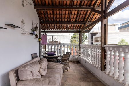 Casa à venda com 777m², 4 quartos e 2 vagasApartamento 1 - Varanda