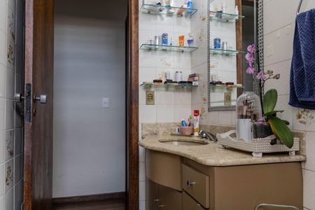 Casa à venda com 777m², 4 quartos e 2 vagasApartamento 1 - Banheiro Social