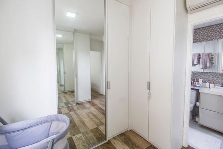 Apartamento à venda com 90m², 2 quartos e 2 vagas Apartamento à venda com 90m², 2 quartos e 2 vagasCloset da suíte