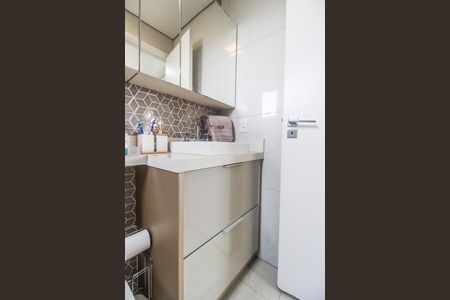 Apartamento à venda com 90m², 2 quartos e 2 vagas Apartamento à venda com 90m², 2 quartos e 2 vagasBanheiro da Suíte