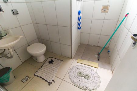 Casa para alugar com 120m², 2 quartos e 1 vaga Casa para alugar com 120m², 2 quartos e 1 vagaBanheiro