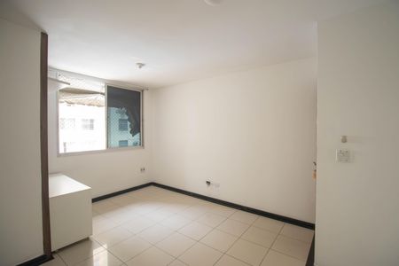 Sala de apartamento para alugar com 2 quartos, 65m² em Alcantara, São Gonçalo