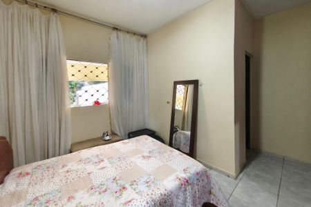 Casa à venda com 200m², 2 quartos e 4 vagas Casa à venda com 200m², 2 quartos e 4 vagasQuarto Suíte