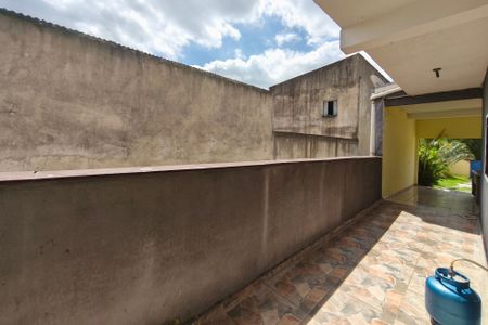 Casa à venda com 200m², 2 quartos e 4 vagas Casa à venda com 200m², 2 quartos e 4 vagasCorredor - Quintal