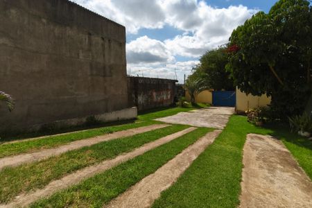 Casa à venda com 200m², 2 quartos e 4 vagas Casa à venda com 200m², 2 quartos e 4 vagasQuintal - Garagem