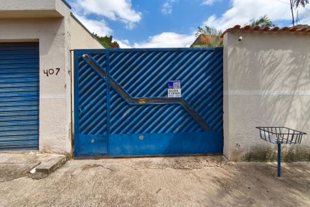 Casa à venda com 200m², 2 quartos e 4 vagas Casa à venda com 200m², 2 quartos e 4 vagasPLACA INSTALADA NA FACHADA