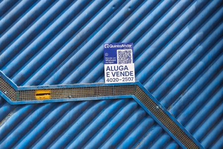 Casa à venda com 200m², 2 quartos e 4 vagas Casa à venda com 200m², 2 quartos e 4 vagasPLACA INSTALADA NA FACHADA