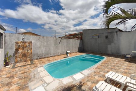 Casa à venda com 200m², 2 quartos e 4 vagas Casa à venda com 200m², 2 quartos e 4 vagasQuintal - Piscina