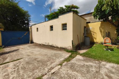 Casa à venda com 200m², 2 quartos e 4 vagas Casa à venda com 200m², 2 quartos e 4 vagasQuintal - Garagem