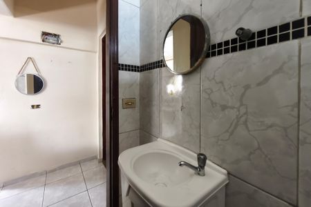 Casa à venda com 200m², 2 quartos e 4 vagas Casa à venda com 200m², 2 quartos e 4 vagasBanheiro Social