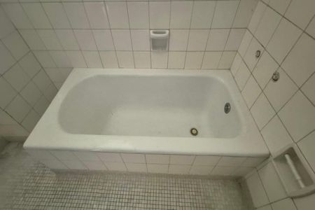 Apartamento para alugar com 128m², 2 quartos e sem vaga Apartamento para alugar com 128m², 2 quartos e sem vagaDetalhe do Banheiro