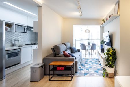 Apartamento à venda com 2 quartos, 60m² em Vila Anastácio, São Paulo