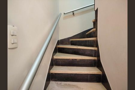 Casa para alugar com 117m², 2 quartos e 1 vagaEscada