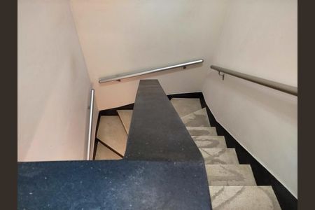 Casa para alugar com 117m², 2 quartos e 1 vagaEscada