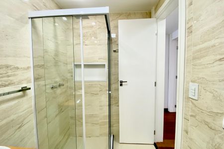 Apartamento para alugar com 140m², 3 quartos e 2 vagasBanheiro social 