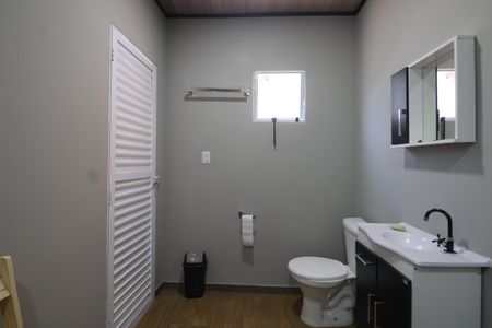 Casa à venda com 200m², 3 quartos e 2 vagasBanheiro/Deposito